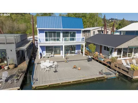 7720 S Macadam Ave #17, Portland, OR 97219