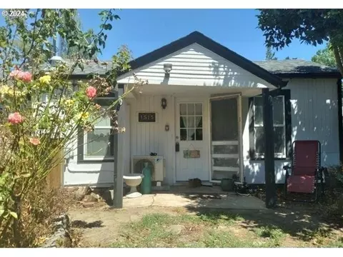 1515 E 3rd St, Newberg, OR 97132