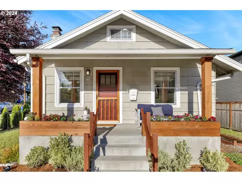 7504 SE Cesar E Chavez Blvd, Portland, OR 97202