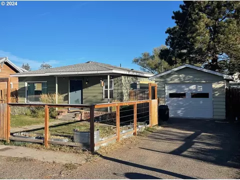 403 W Park St, Enterprise, OR 97828