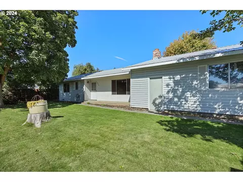 280 NE 5th St, Dufur, OR 97021