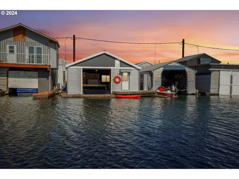 2915 NE Marine Dr #A8, Portland, OR 97211