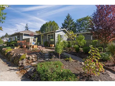 906 N 6th Ave, Kelso, WA 98626