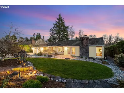 2720 NW Circle A Dr, Portland, OR 97229