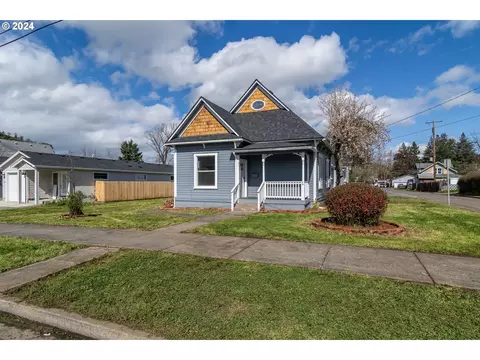 174 SE Mosher Ave, Roseburg, OR 97470
