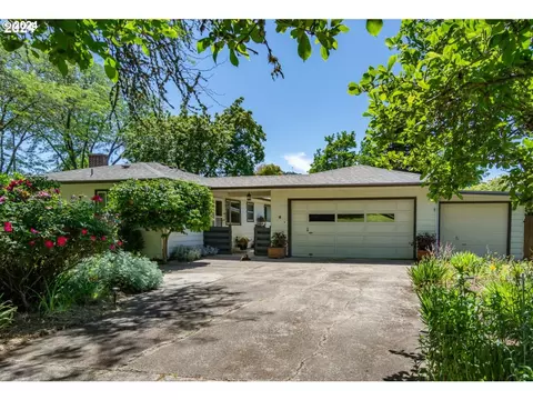 2813 W Oriole Dr, Roseburg, OR 97471