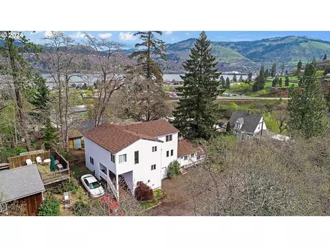 520 E 4th St, Hood River, OR 97031