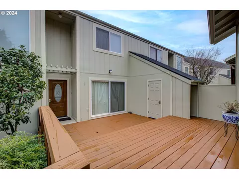 7 NE Spyglass Loop, Roseburg, OR 97470
