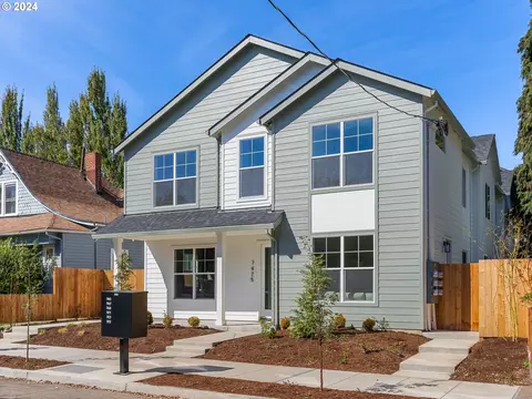 7465 N New York Ave #6, Portland, OR 97203