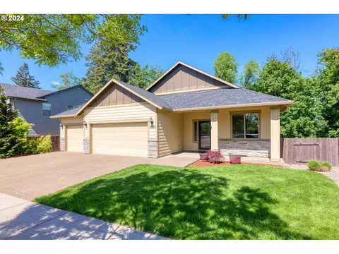4025 10th St, Hubbard, OR 97032