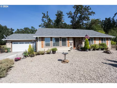 1585 Red Hills Pl, Cottage Grove, OR 97424