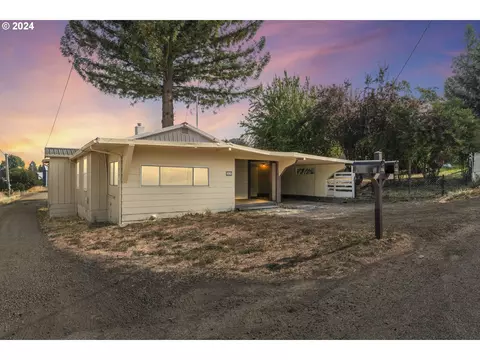 312 Pleasant Ave, Roseburg, OR 97470