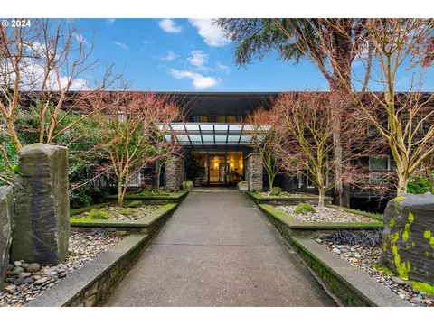 16250 Pacific Hwy #65, Lake Oswego, OR 97034