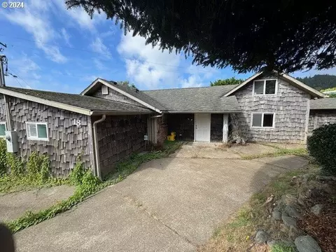 18 Reeves Cir, Yachats, OR 97498