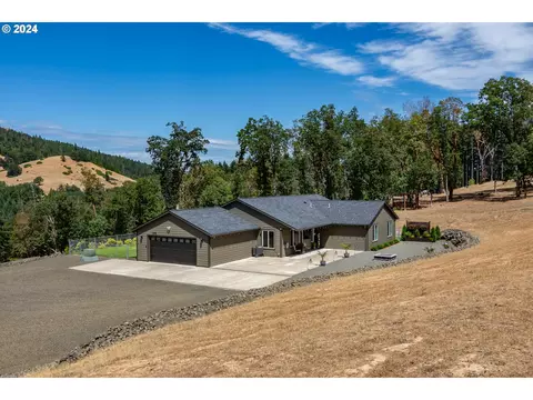 1213 Colonial Rd, Roseburg, OR 97471