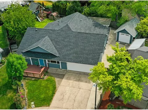 4027 N Clarey St, Eugene, OR 97402