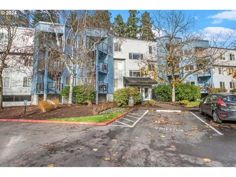 8720 SW Tualatin Rd #122, Tualatin, OR 97062