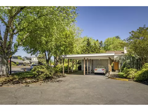715 N Tomahawk Island Dr, Portland, OR 97217