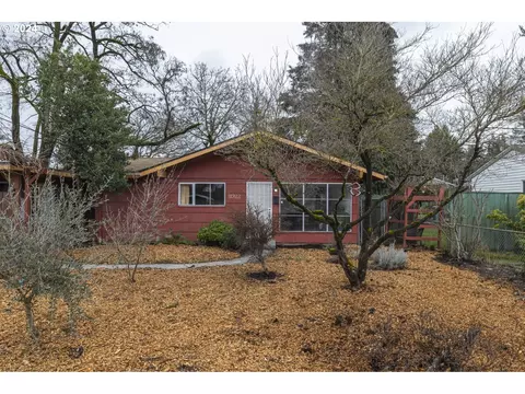 11922 NEugene St, Portland, OR 97220