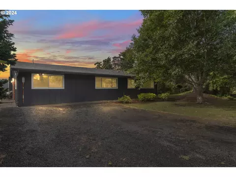 4930 Lake Shore Dr, Florence, OR 97439