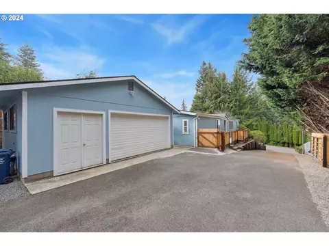 86 Woodridge Rd, Coquille, OR 97423