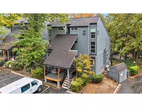 100 Kerr Pkwy #47, Lake Oswego, OR 97035
