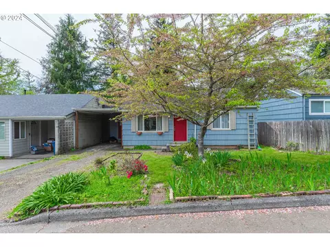 1655 N Juniper St, Coquille, OR 97423