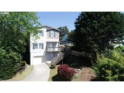 1337 Heather Ln, Brookings, OR 97415