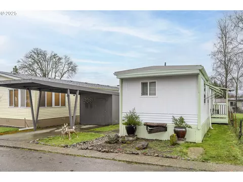 500 N Gilwood St #10, Carlton, OR 97111
