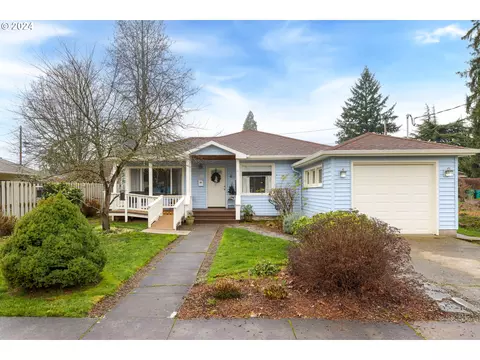 311 S Meridian St, Newberg, OR 97132