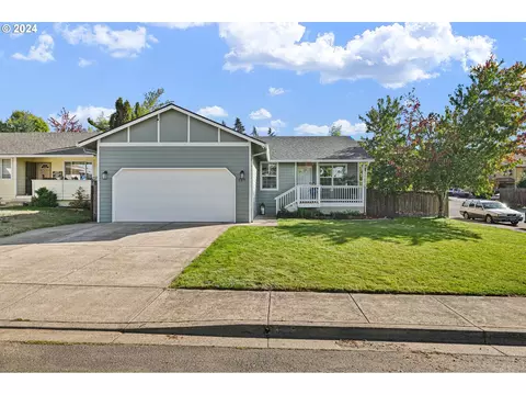 809 Arthur Ave, Cottage Grove, OR 97424