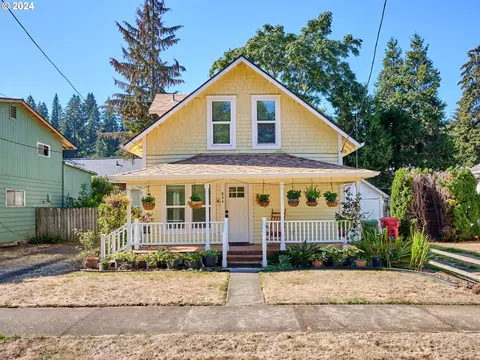 834 Madison St, Silverton, OR 97381