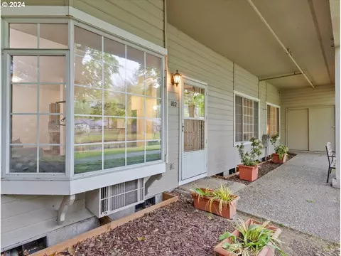 13775 SW Scholls Ferry Rd #102, Beaverton, OR 97008