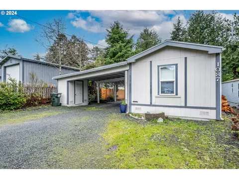 1087 S Harbor St, Rockaway Beach, OR 97136