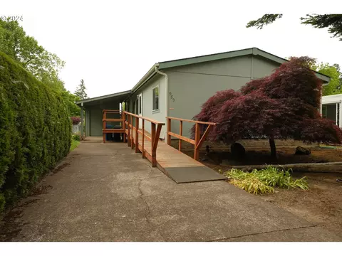 989 Woodland Ave, Woodburn, OR 97071