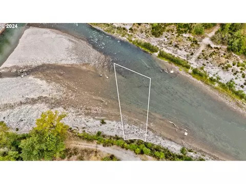 260 Riverview Dr, Castle Rock, WA 98611
