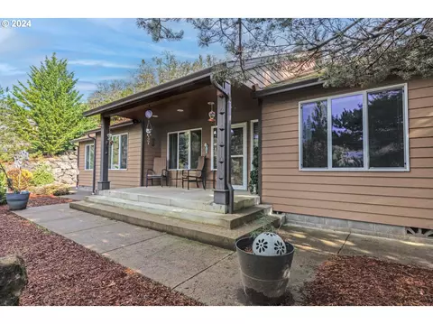 2757 NW Daysha Dr, Roseburg, OR 97471