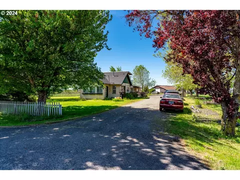 30557 Diamond Hill Dr, Harrisburg, OR 97446