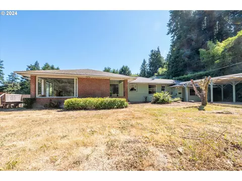 1425 Cedar Ave, Coos Bay, OR 97420