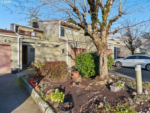345 SE 146th Ave #9, Portland, OR 97233