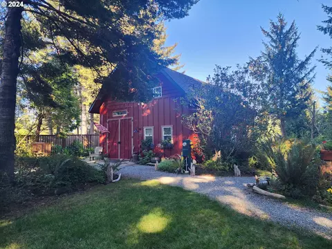 1051 June Ave, Bandon, OR 97411