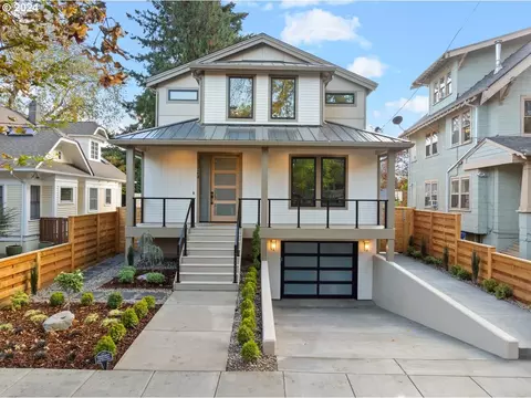 3324 NE Holladay St, Portland, OR 97232