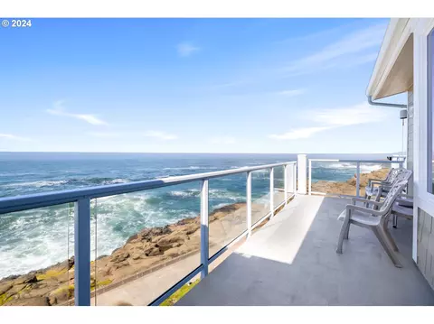1123 N Highway 101 #11, Depoe Bay, OR 97341