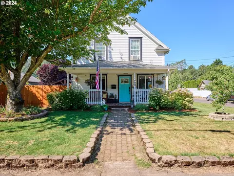 900 S Water St, Silverton, OR 97381