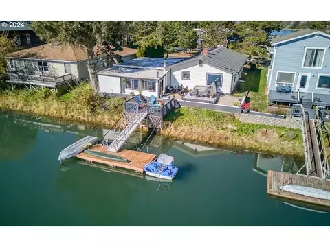 9230 Trout Pl, Gleneden Beach, OR 97388