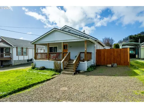 301 1st St, Garibaldi, OR 97118