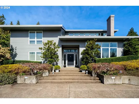 3708 SW Shattuck Rd, Portland, OR 97221