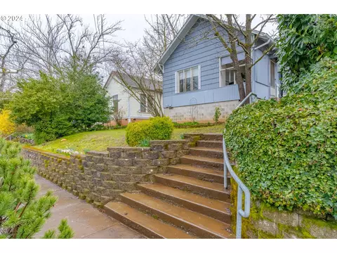 734 N Main St, Brownsville, OR 97327