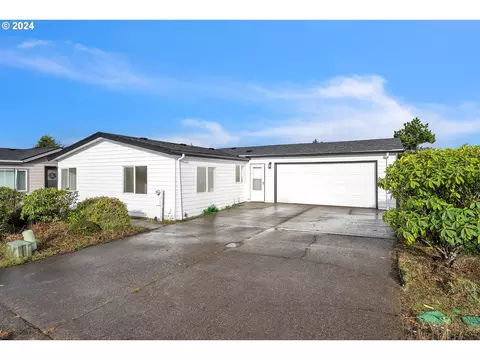5703 NE Windmill Dr #8, Newport, OR 97365