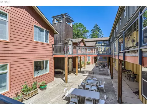 9601 NW Leahy Rd #310, Portland, OR 97229